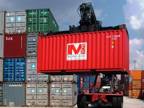 Zeecontainer wordt geladen